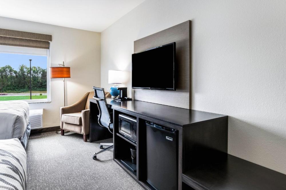 Queen Room with Two Queen Beds - Accessible/Non-Smoking interior